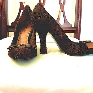 BCBG Girls Black/Bronze Fabric Heels, Bow on Toe
